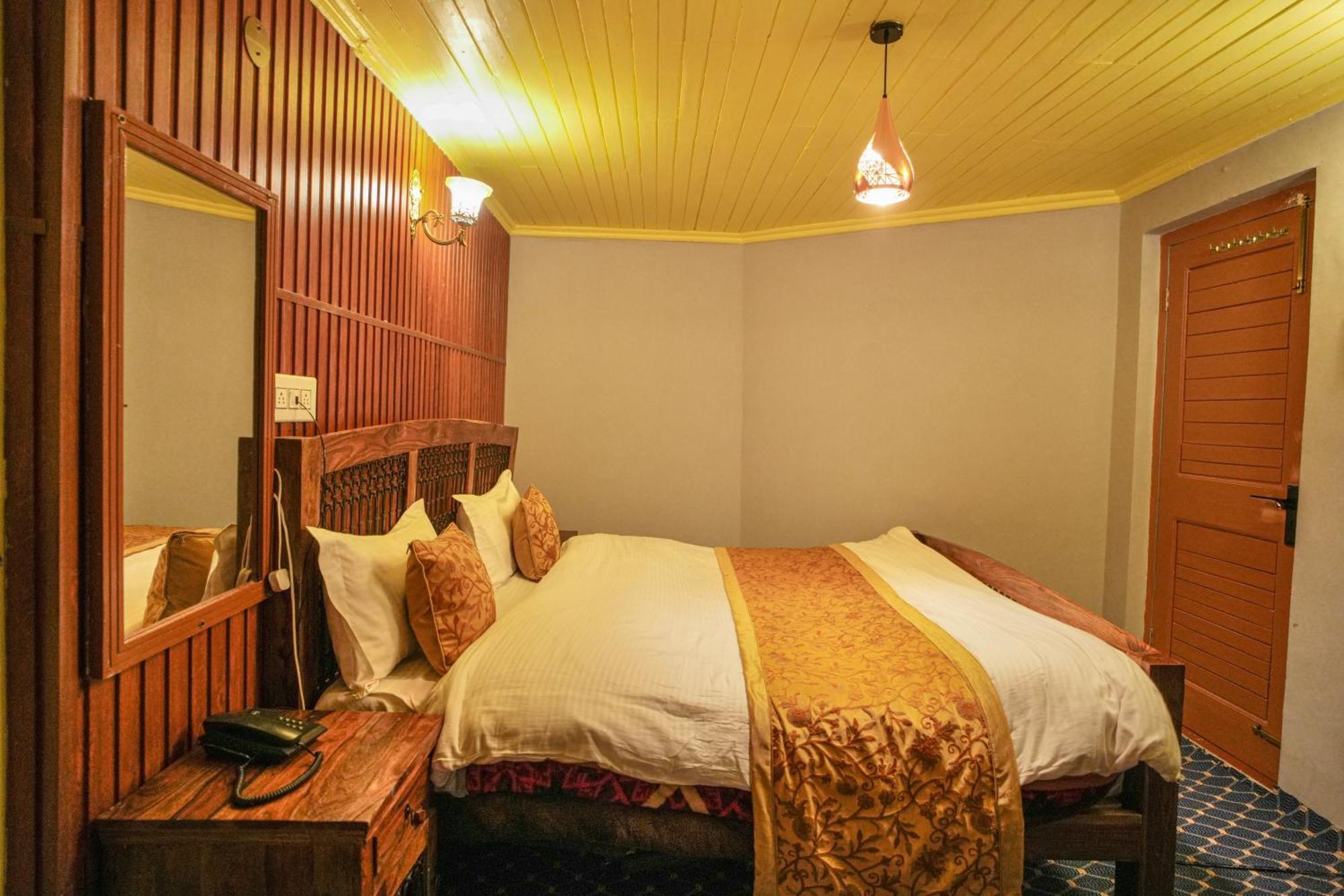 Hotel Little Silver Pahalgām Esterno foto