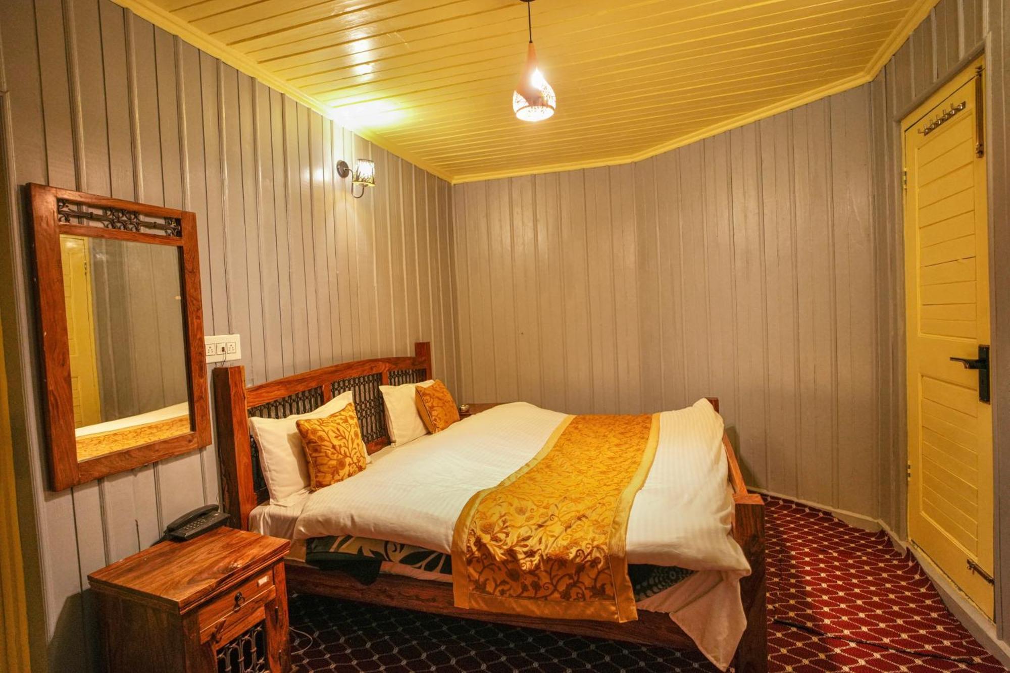 Hotel Little Silver Pahalgām Esterno foto