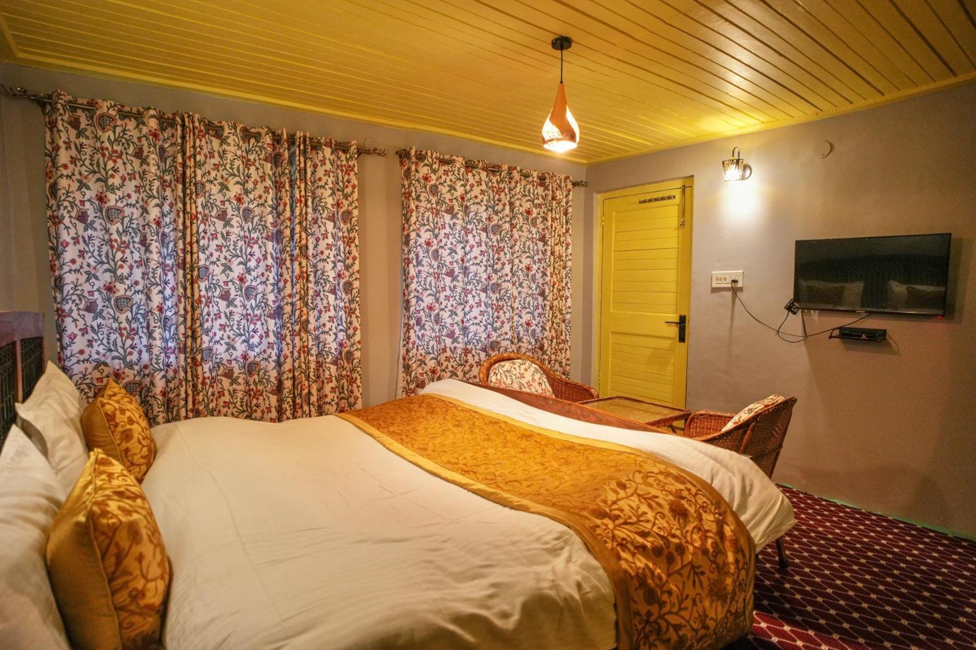 Hotel Little Silver Pahalgām Esterno foto