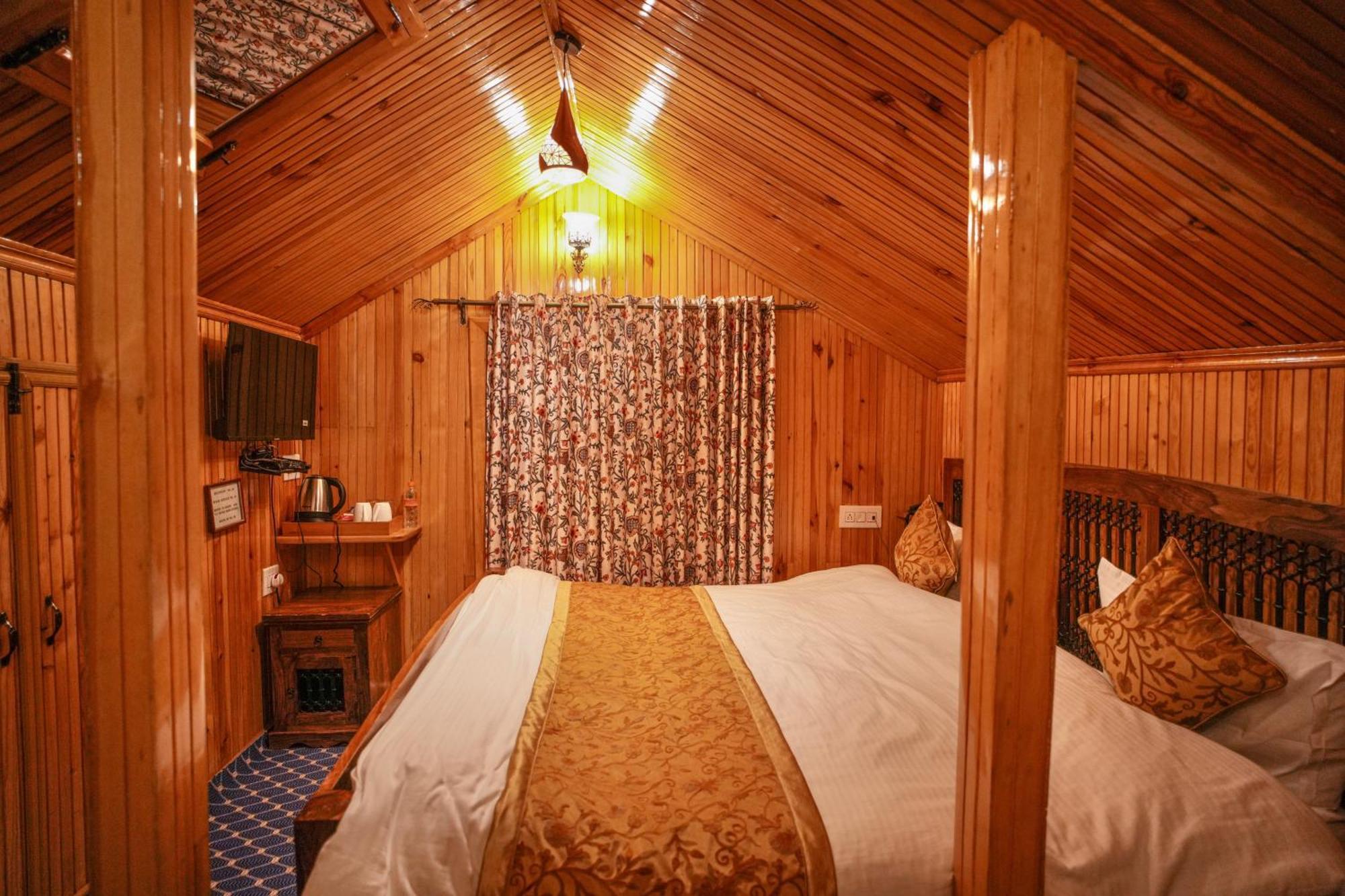 Hotel Little Silver Pahalgām Esterno foto